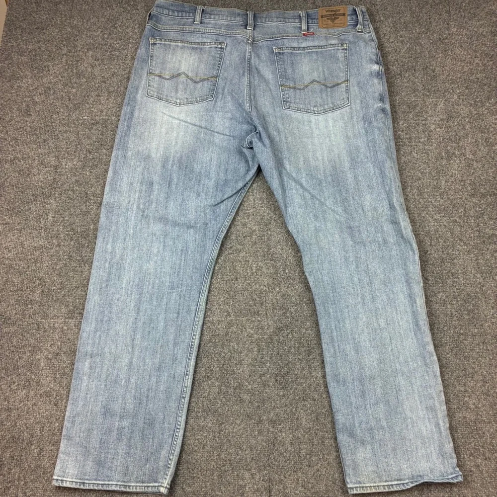 Wrangler Mens Size 40x30 Straight Fit Flex Blue Denim Jeans Light Wash Blue Tag